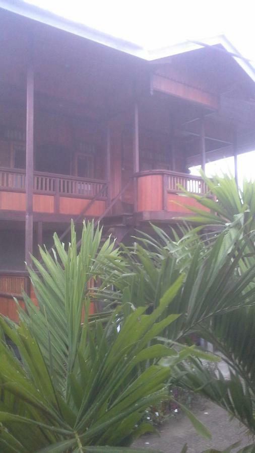Sunset Guest House&Bar Bunaken Extérieur photo