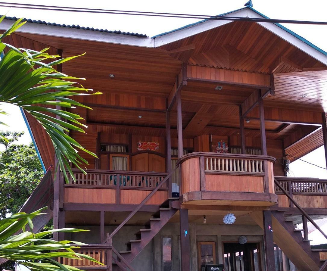 Sunset Guest House&Bar Bunaken Extérieur photo