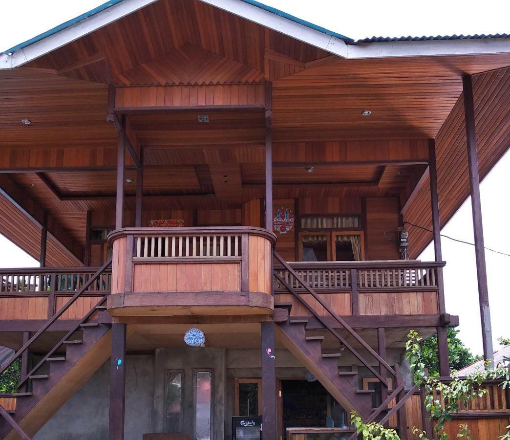 Sunset Guest House&Bar Bunaken Extérieur photo